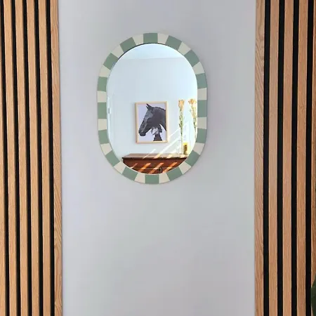 Appartement Grand En Plein Cœur De Lisieux, Rez-de-chaussée *