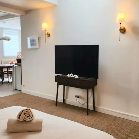 Appartement Grand En Plein Cœur De Lisieux, Rez-de-chaussée