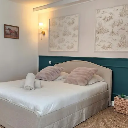 Appartement Grand En Plein Cœur De Lisieux, Rez-de-chaussée *